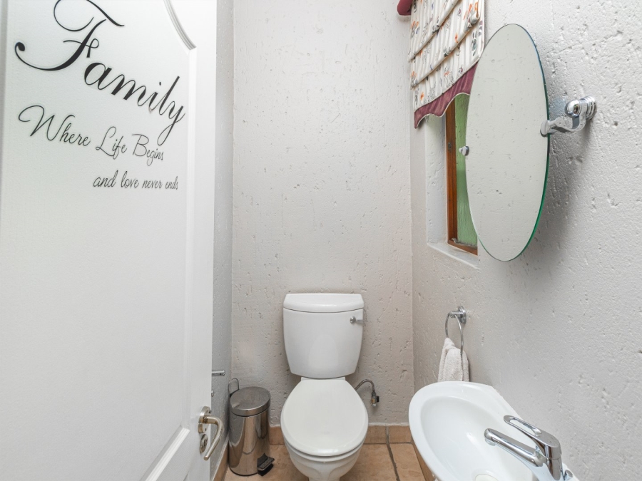 4 Bedroom Property for Sale in Caribbean Beach Club North West